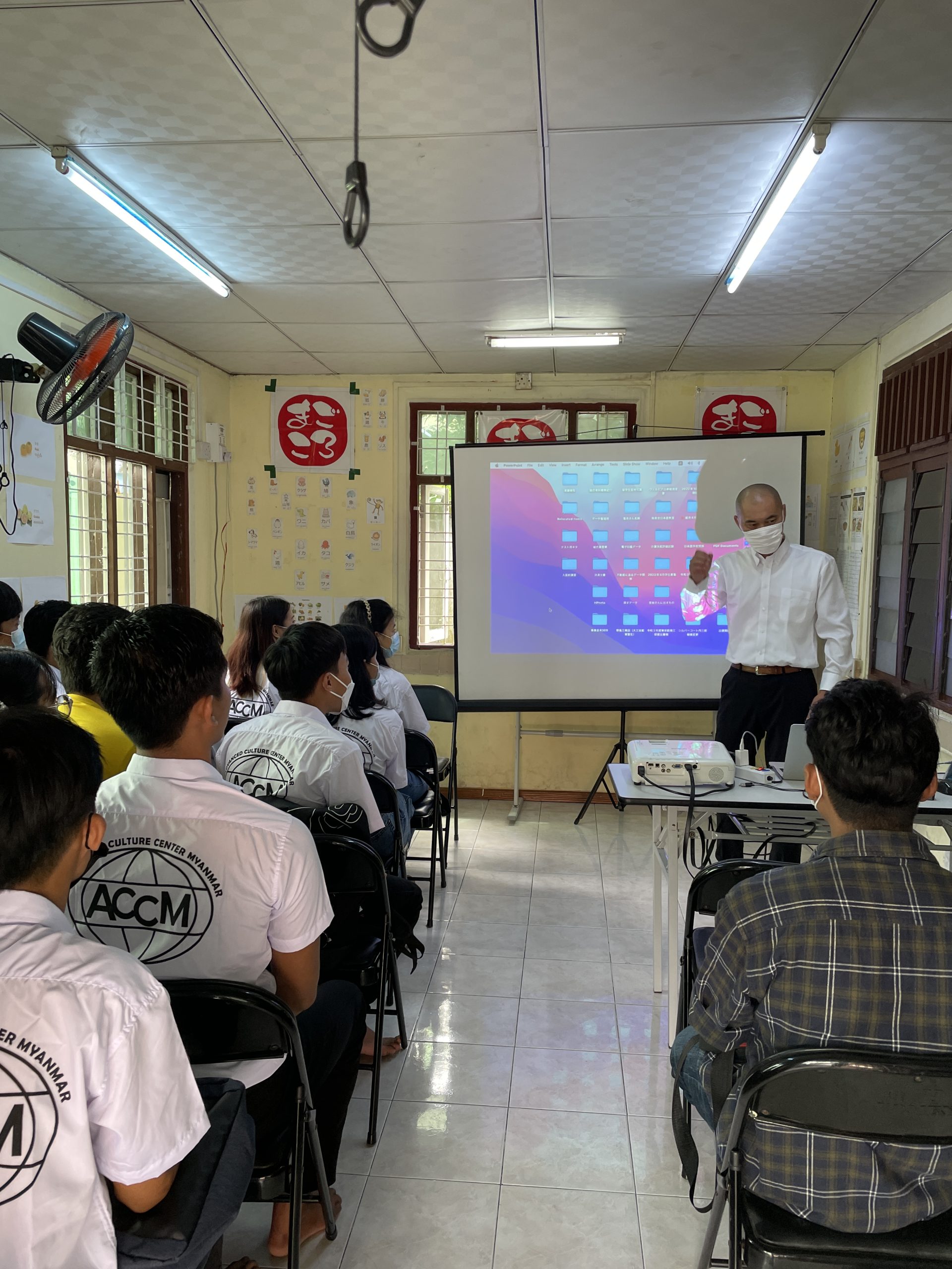 ミャンマーの日本語学校で説明会を行いました。
